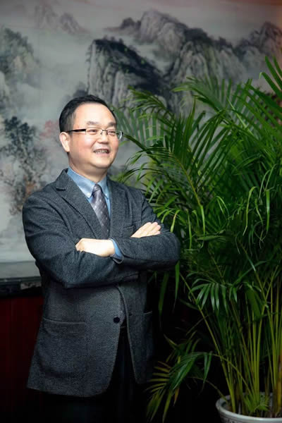 快過刀，準超尺，亮勝光，激光正成為21世紀最為矚目的高新技術之一